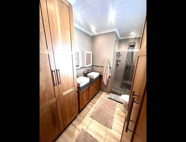 4 BEDROOM TOWNHOUSE FOR SALE IN CASHAN
